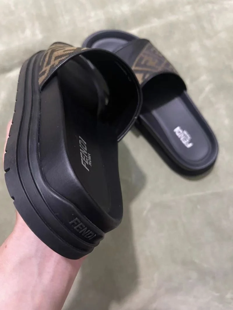 Attractive Fendi Slippers 23509