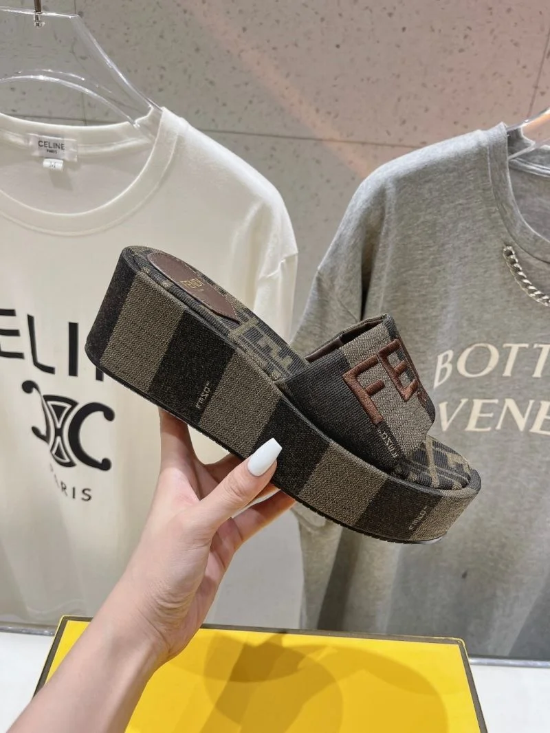 Breathable Fendi Slippers 23501