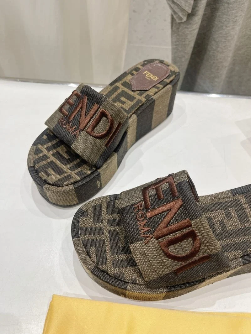 Breathable Fendi Slippers 23501