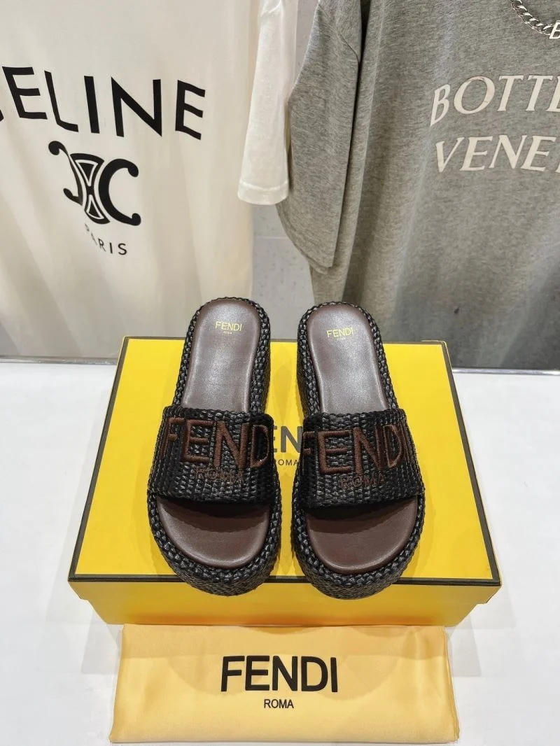 Effortless Fendi Slippers 23507