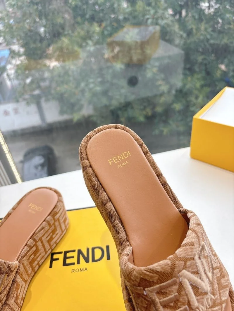 Fendi Slippers Seasonal 23399
