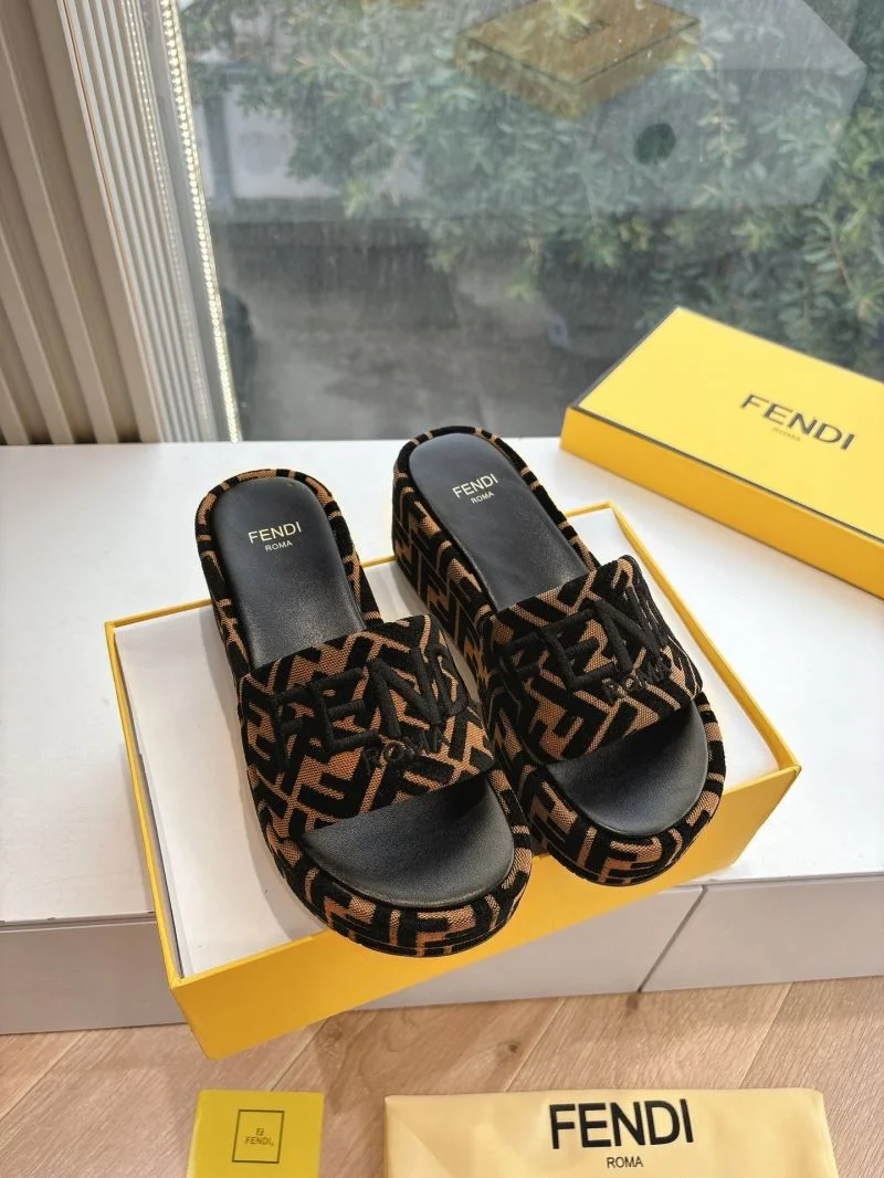 Fendi Slippers FashionForward 23400
