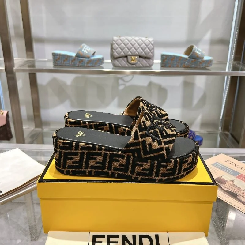 Fendi Slippers TimelessDesign 23362