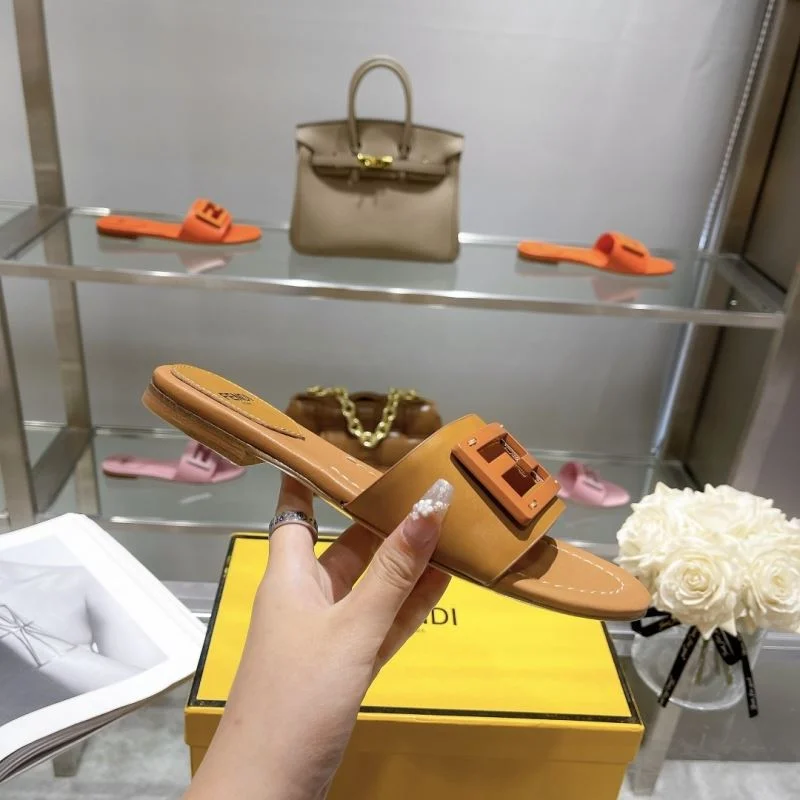 Fendi Slippers ComfortFit 23334