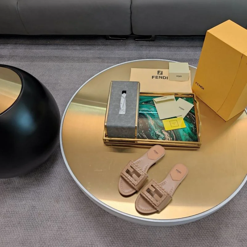 Fendi Slippers Comfortable 23322