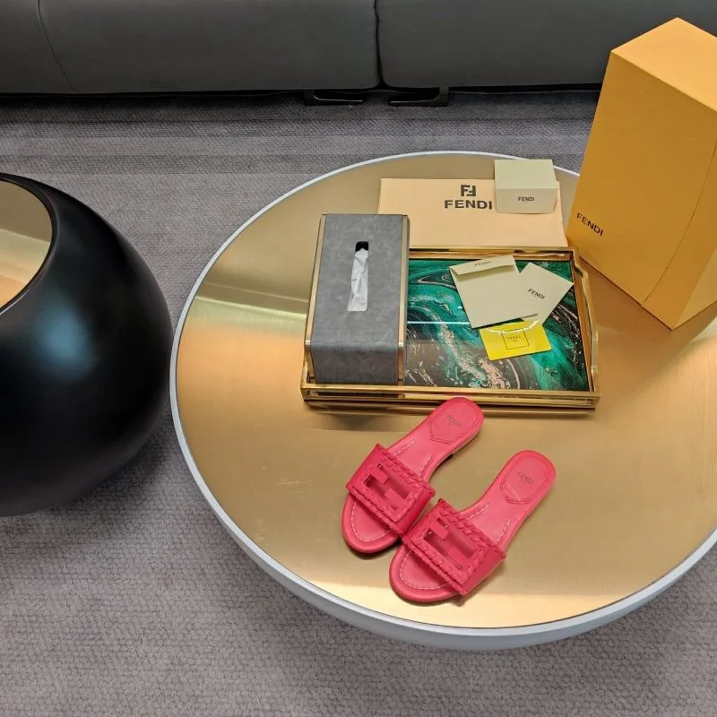 Fendi Slippers Compact 23330