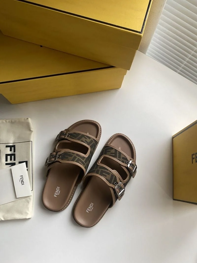 Trendy Fendi Slippers 23570