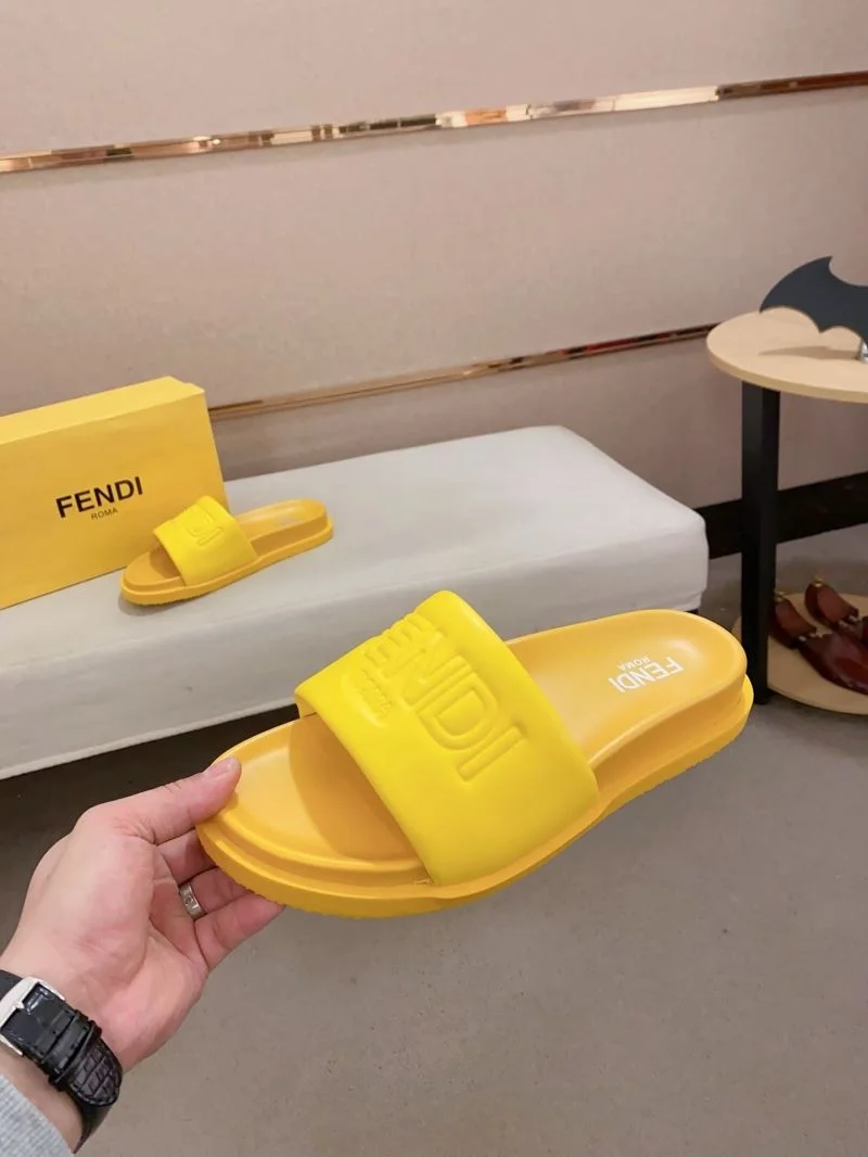 Fendi Slippers Sophisticated 23564