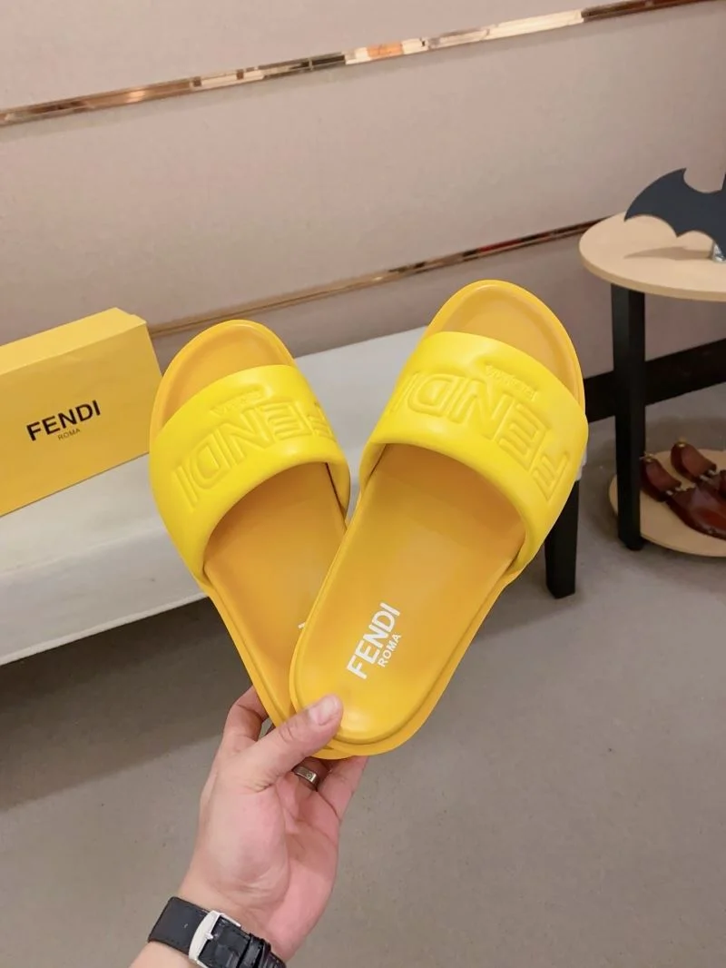 Fendi Slippers Sophisticated 23564