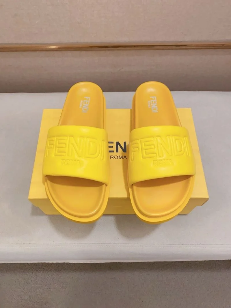 Fendi Slippers Sophisticated 23564