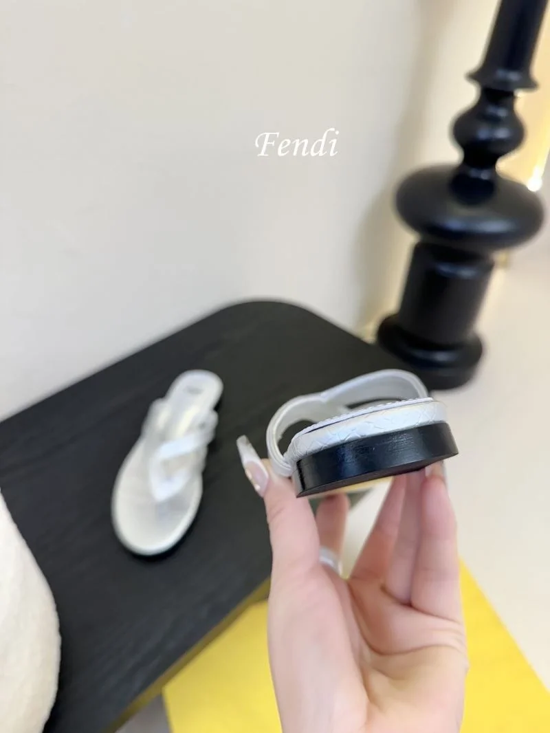 Fendi Slippers Vibrant 23743