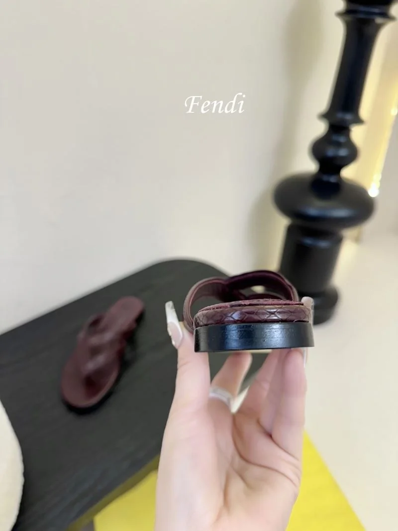 Fendi Slippers WellDesigned 23718