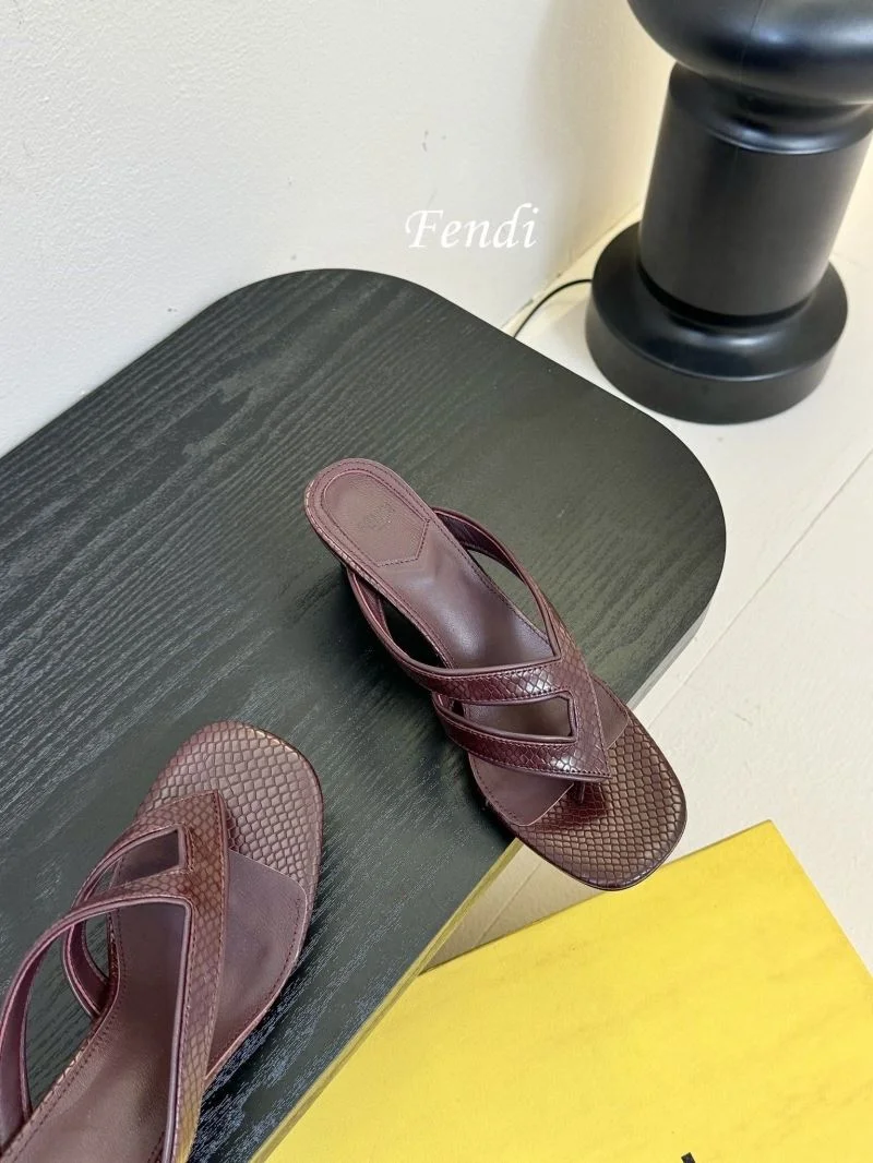 Fendi Slippers Effortless 23724