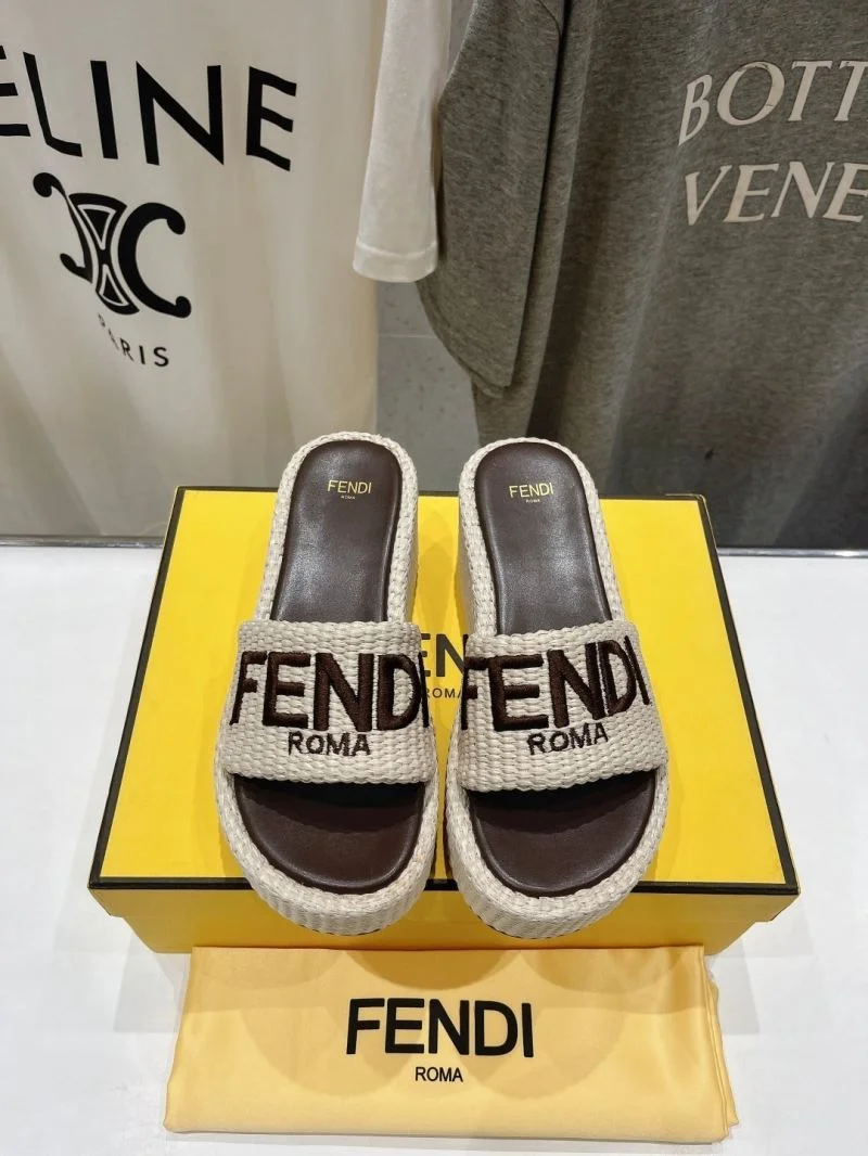 Fendi Slippers Compact 23293