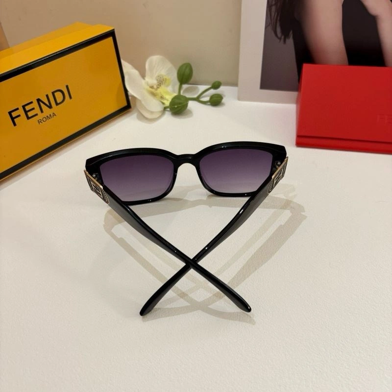 Refined Fendi Sunglasses 279254