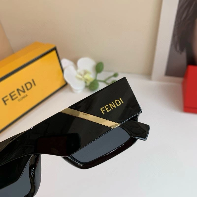 Refined Fendi Sunglasses 279235