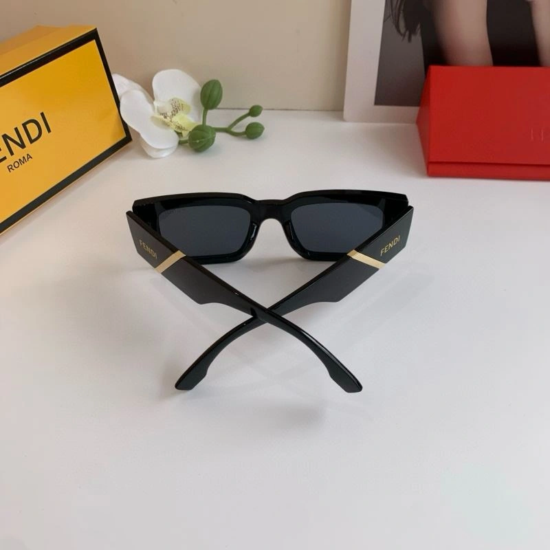 Refined Fendi Sunglasses 279235