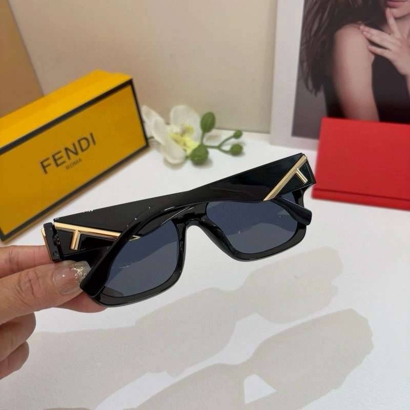 Minimalist Fendi Sunglasses 279229
