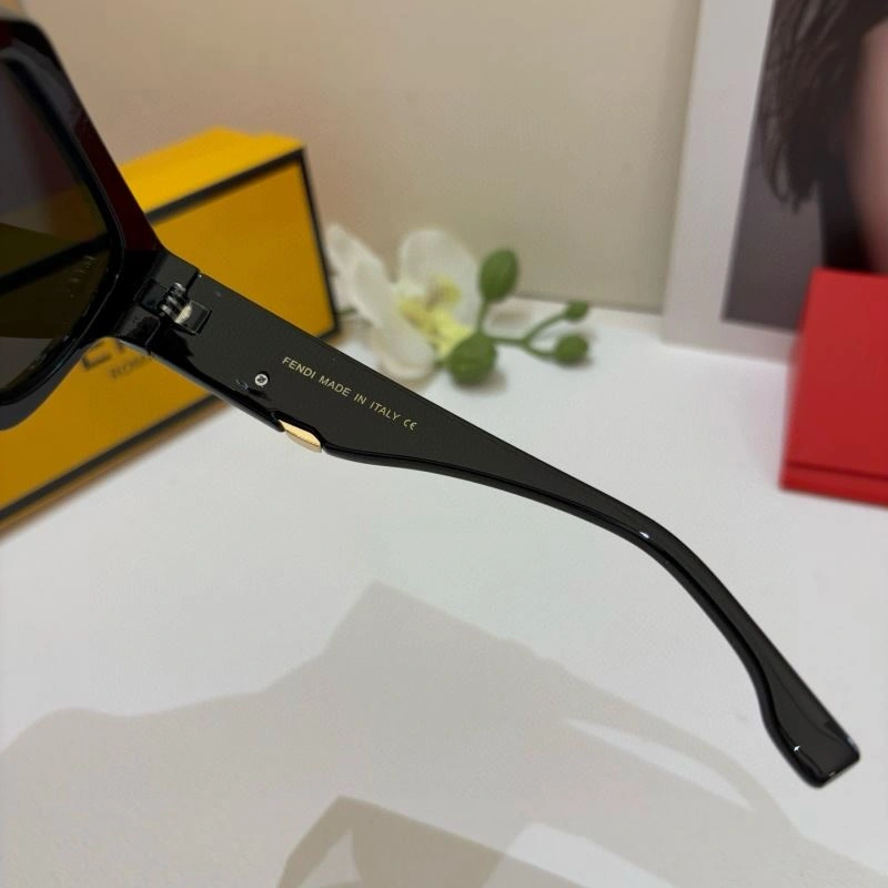 Minimalist Fendi Sunglasses 279229