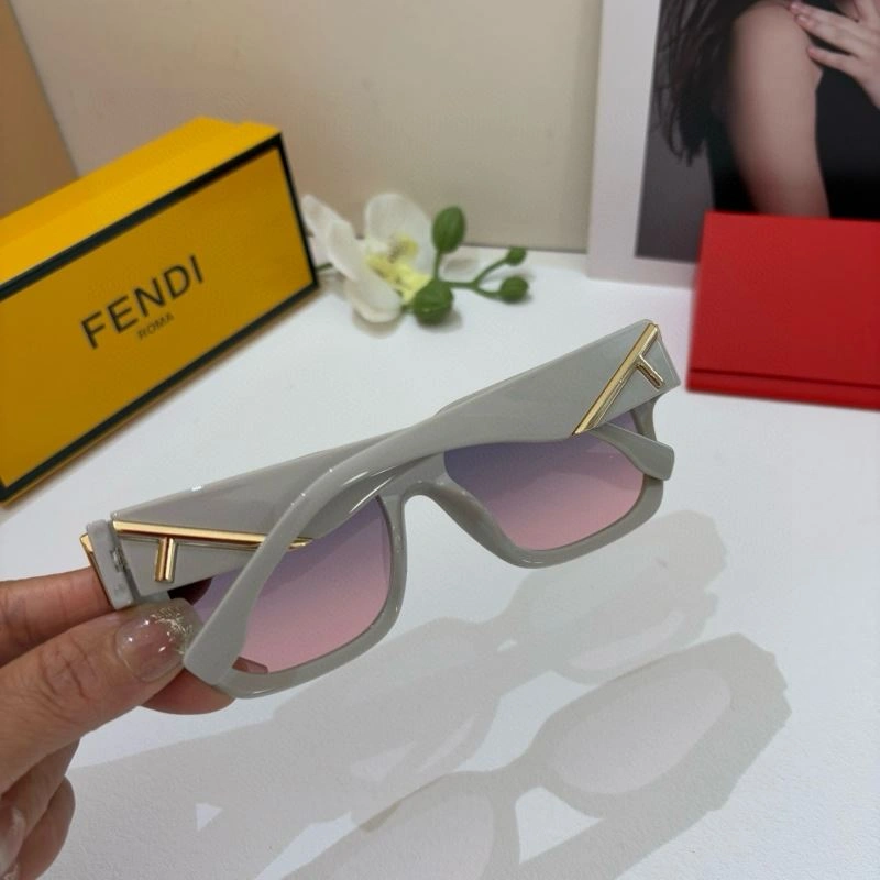 Fendi Sunglasses Effortless 279228