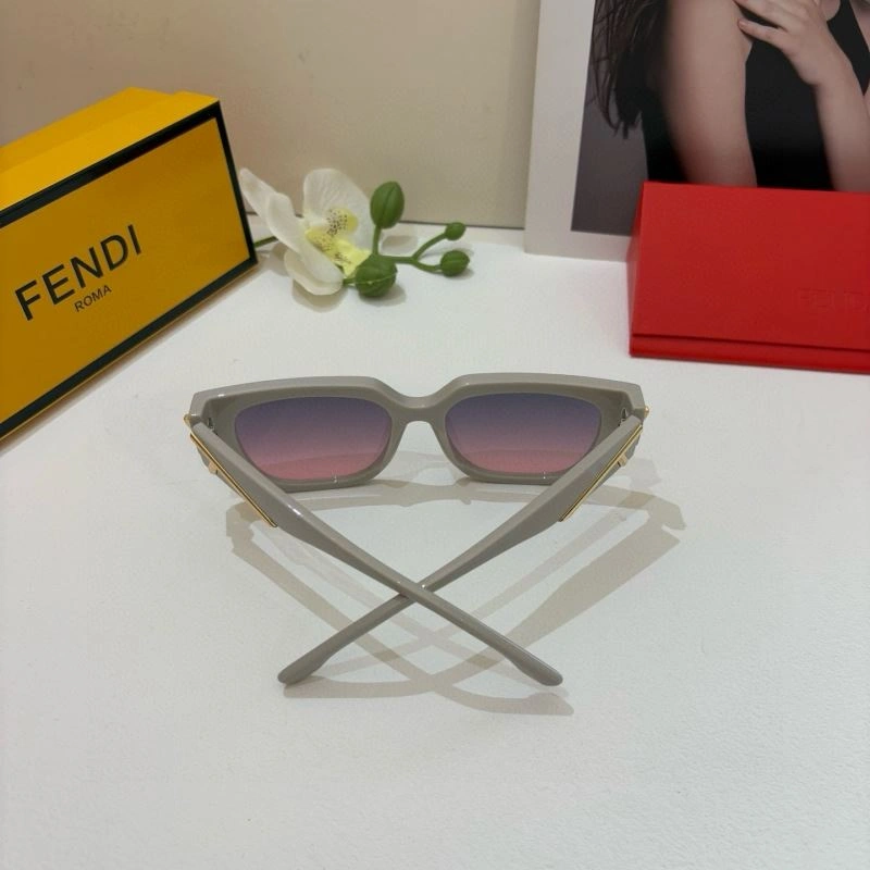 Fendi Sunglasses Effortless 279228