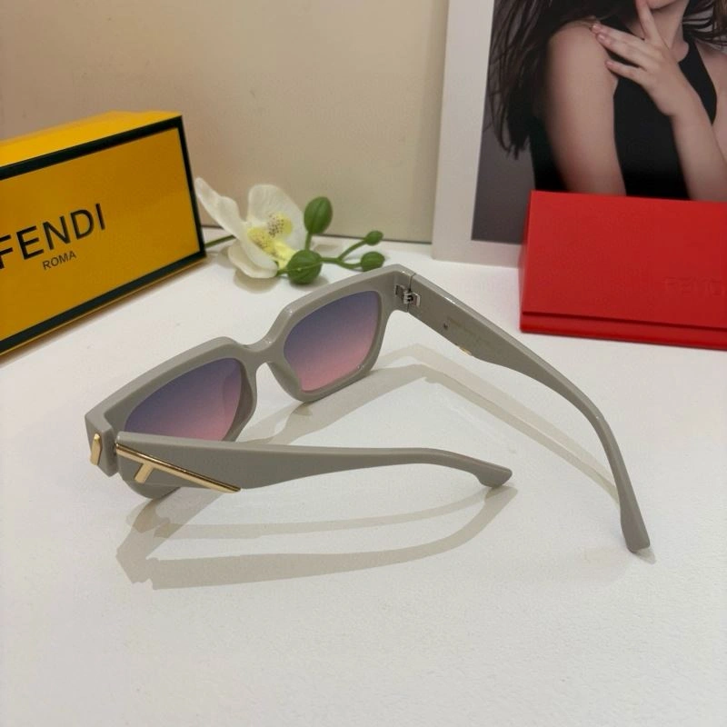Fendi Sunglasses Effortless 279228