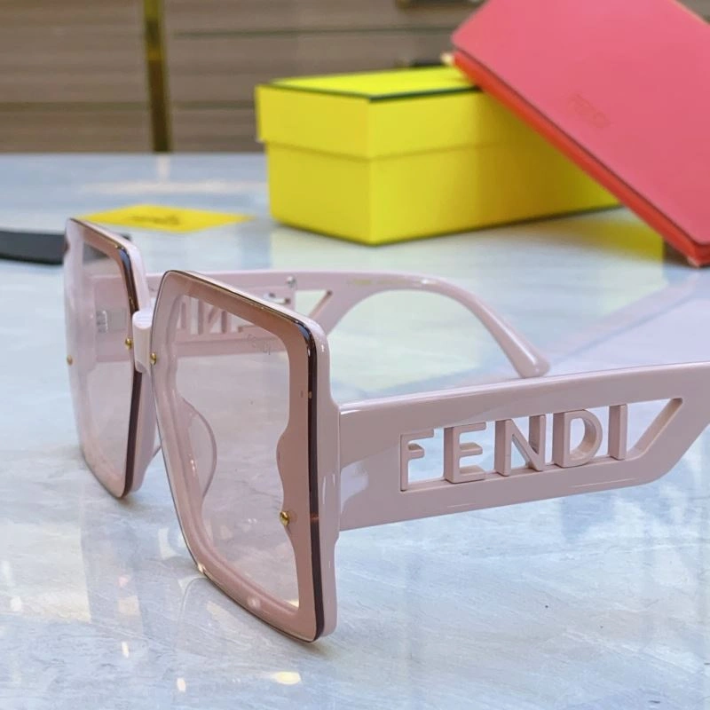 EyeCatching Fendi Sunglasses 279223