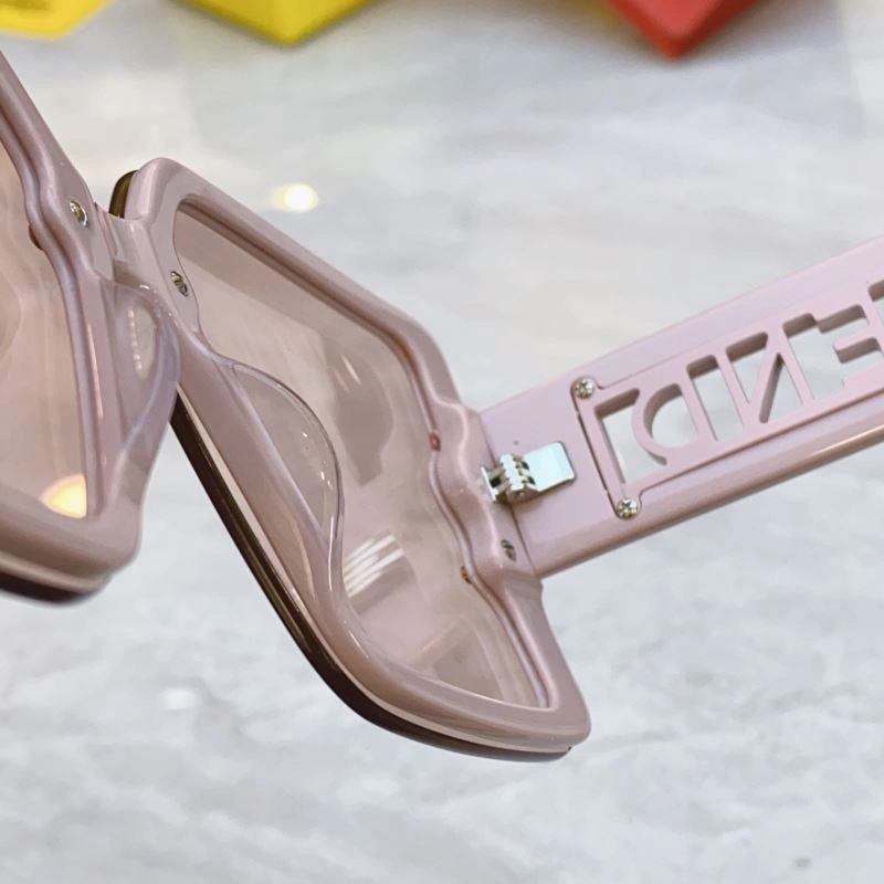 EyeCatching Fendi Sunglasses 279223
