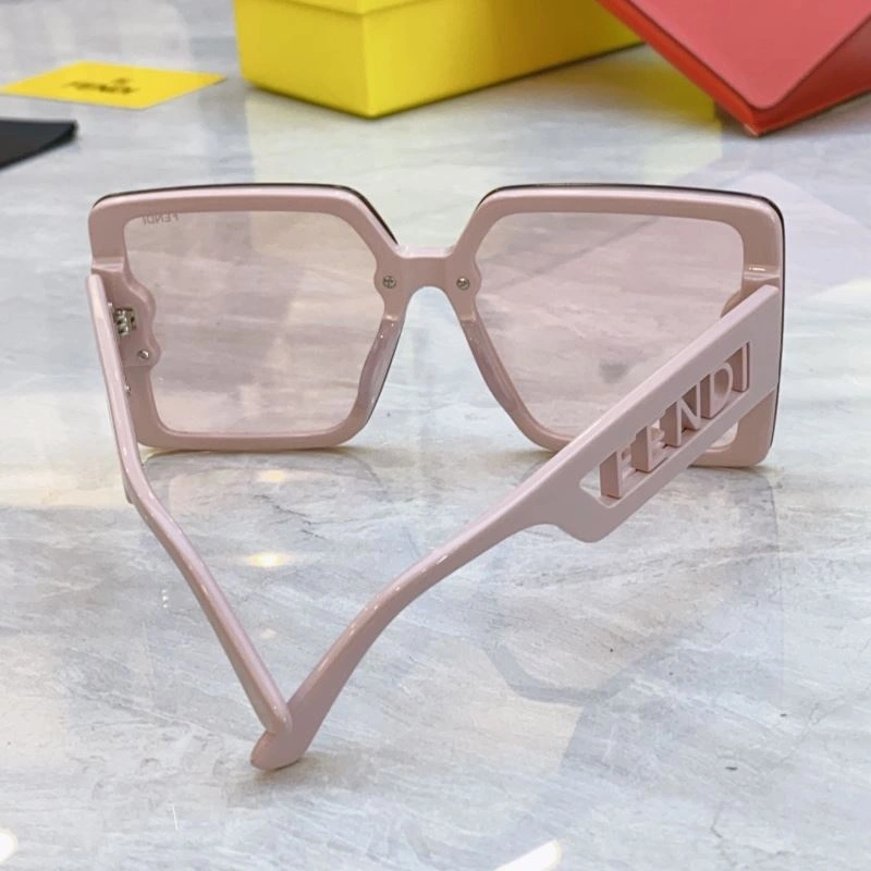 EyeCatching Fendi Sunglasses 279223