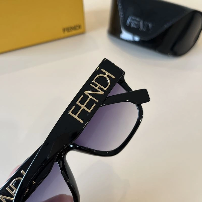 Bold Fendi Sunglasses 279216