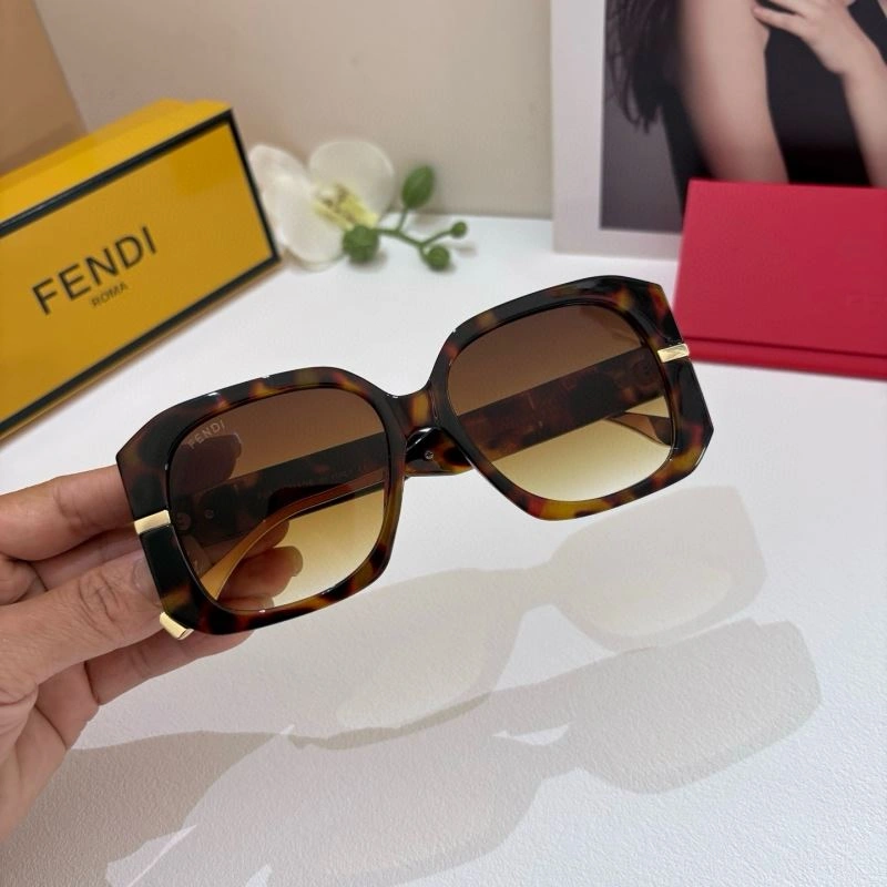 Fendi Sunglasses MultiPurpose 279212