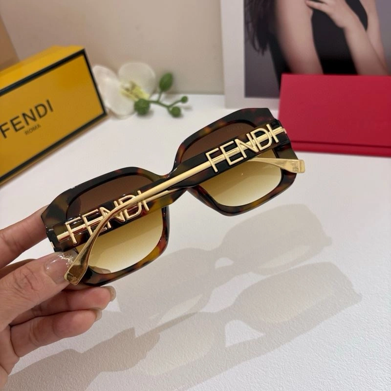 Fendi Sunglasses MultiPurpose 279212