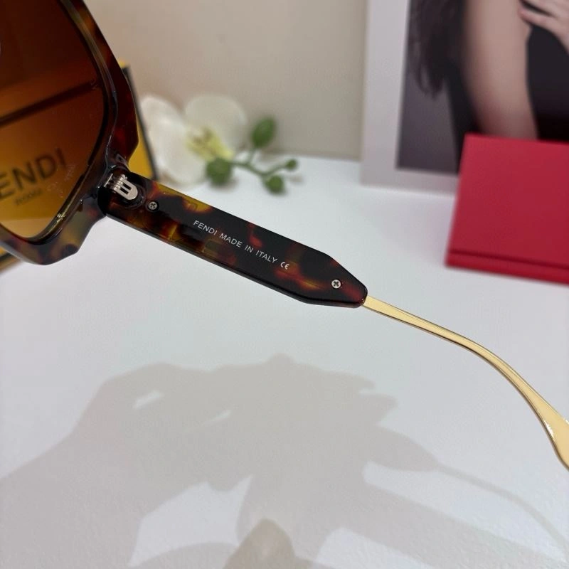 Fendi Sunglasses MultiPurpose 279212