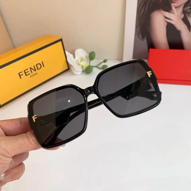 Fendi Sunglasses Elegant 279210