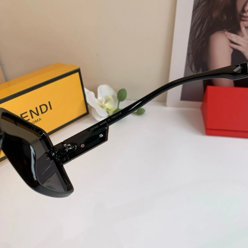 Fendi Sunglasses Elegant 279210