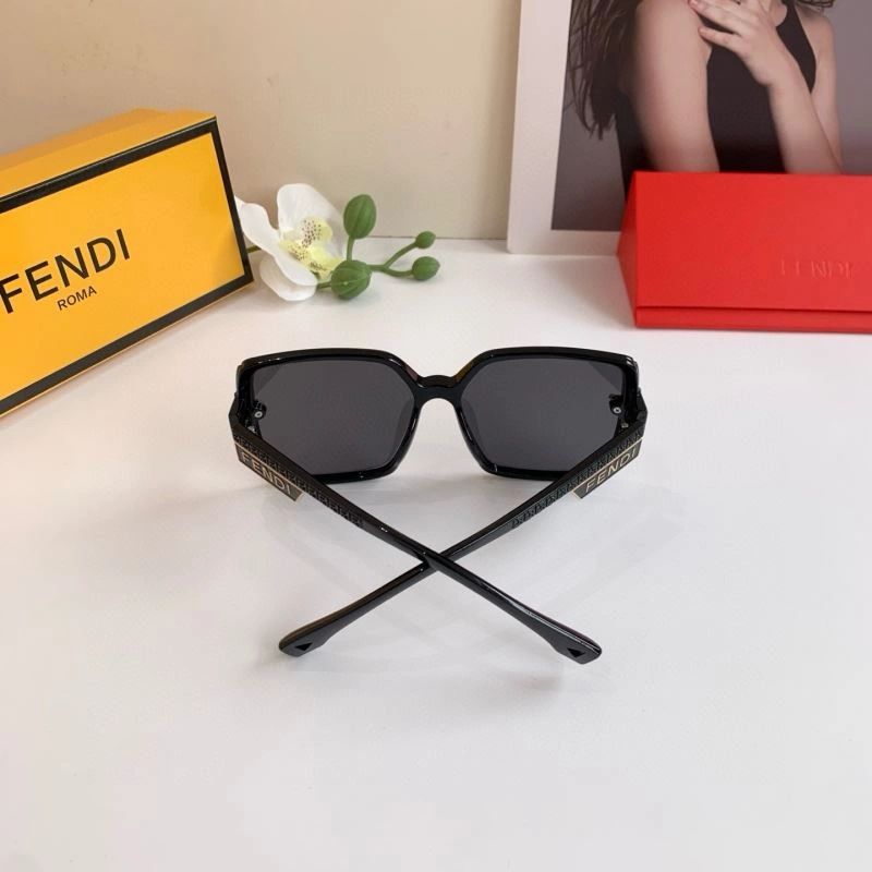 Fendi Sunglasses Elegant 279210