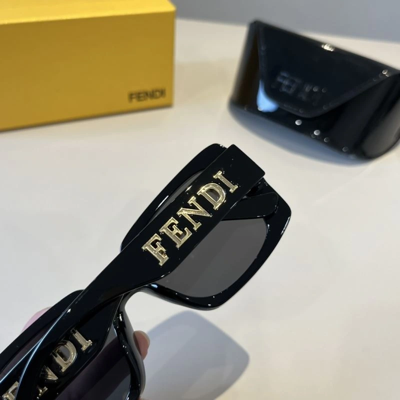 Fendi Sunglasses Chic 279282