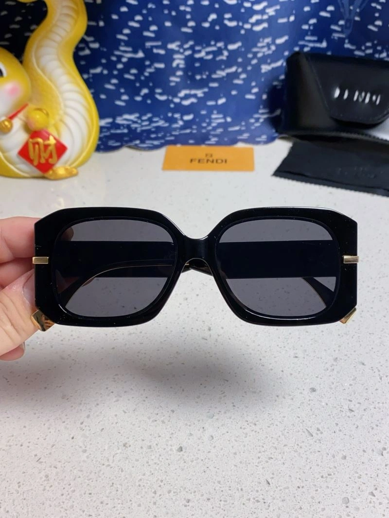 Practical Fendi Sunglasses 279261