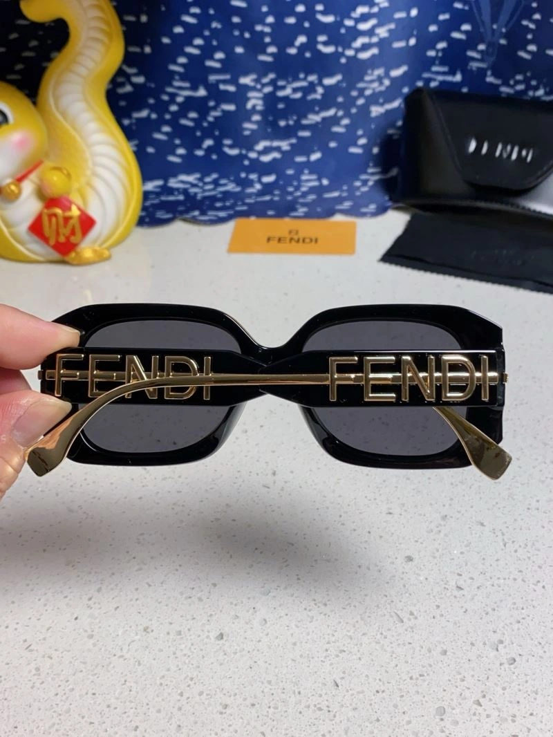 Practical Fendi Sunglasses 279261