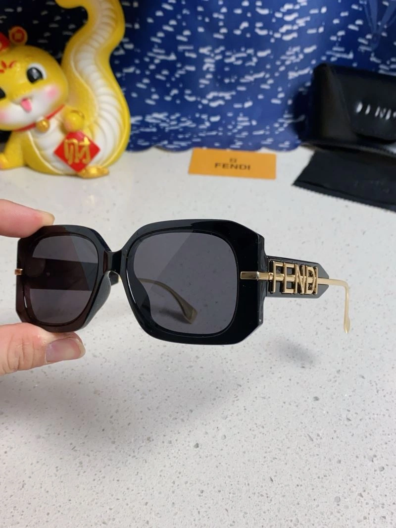 Practical Fendi Sunglasses 279261