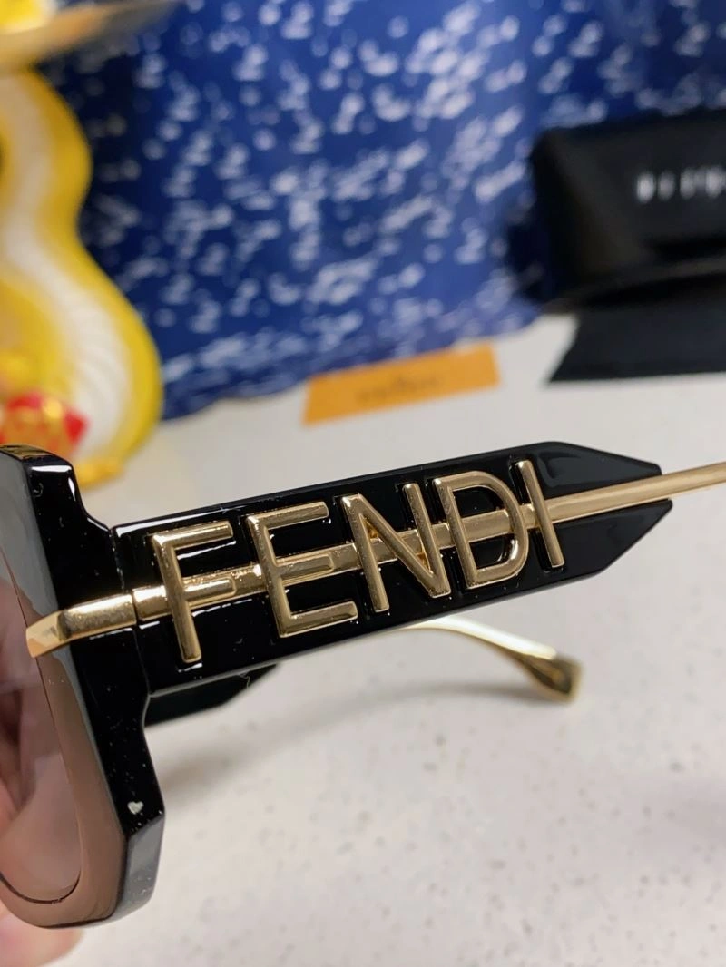 Practical Fendi Sunglasses 279261