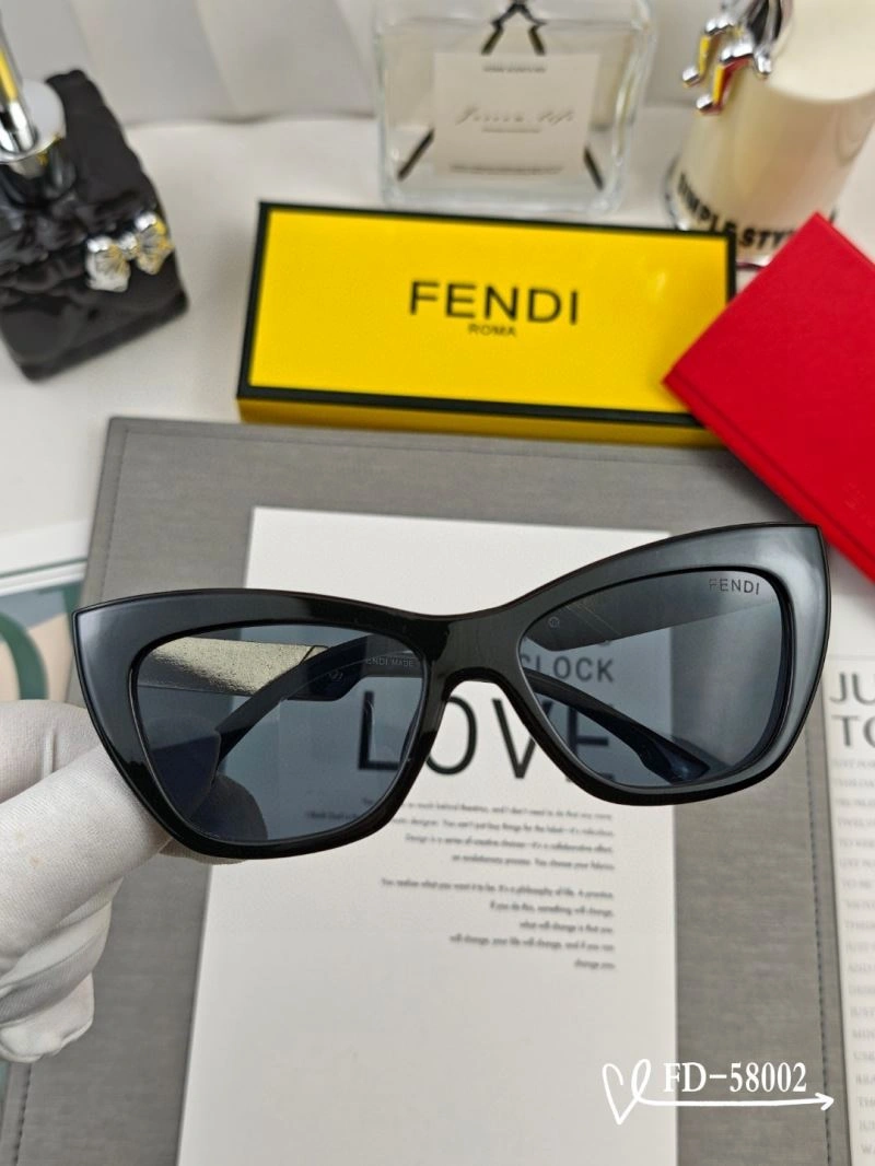 Trendsetting Fendi Sunglasses 279262