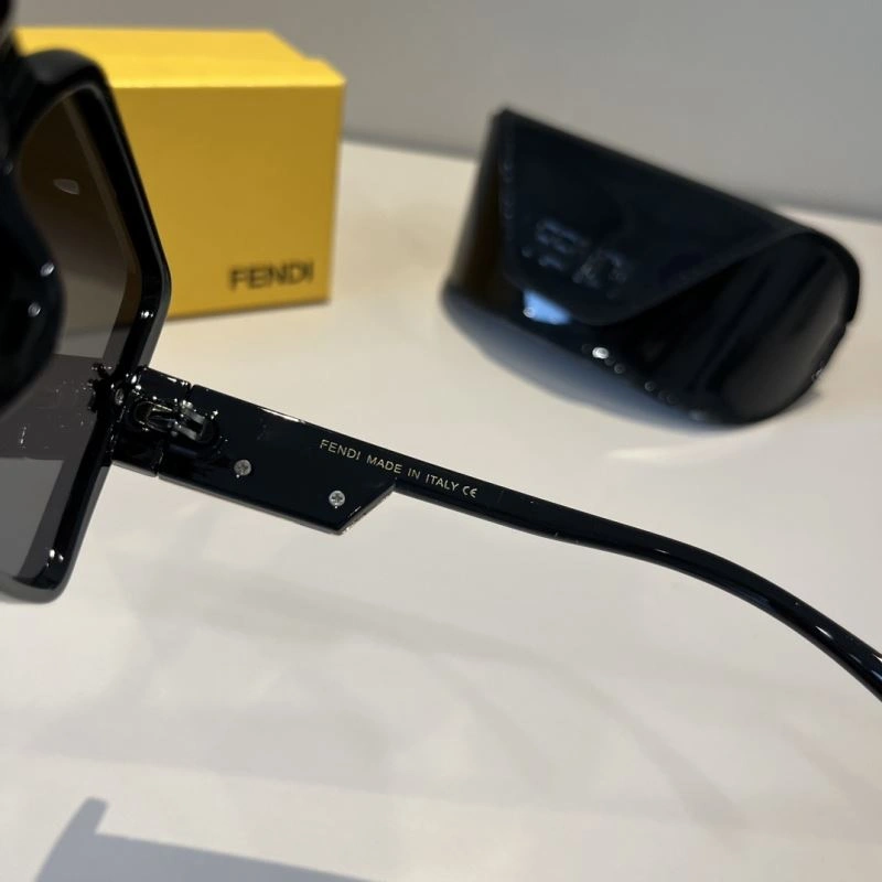 Fendi Sunglasses Lightweight 279258
