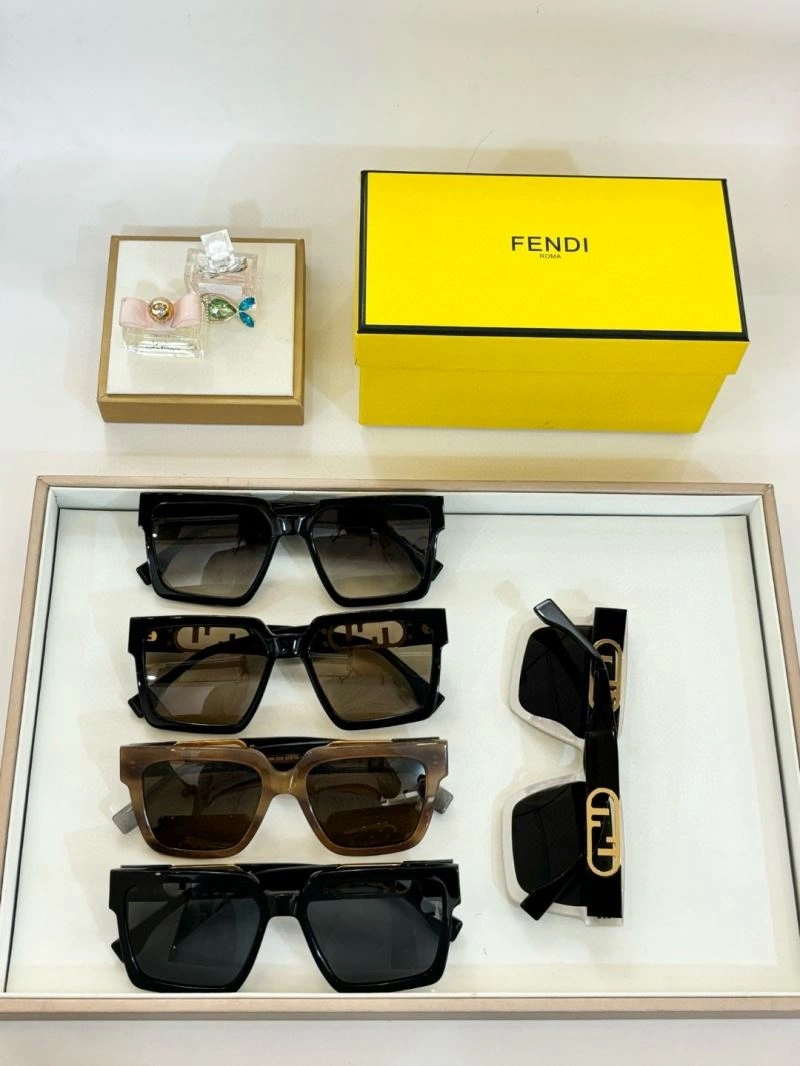 Versatile Fendi Sunglasses 279353