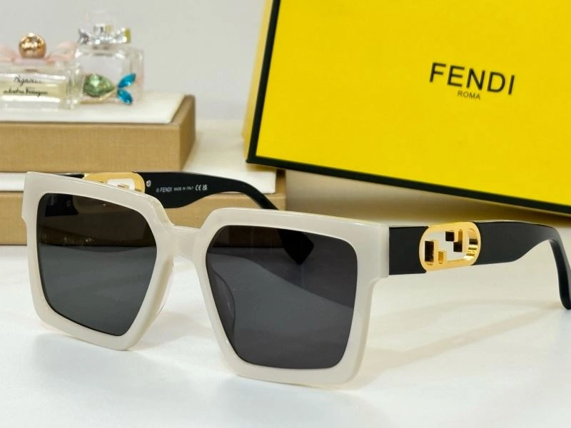 Versatile Fendi Sunglasses 279353