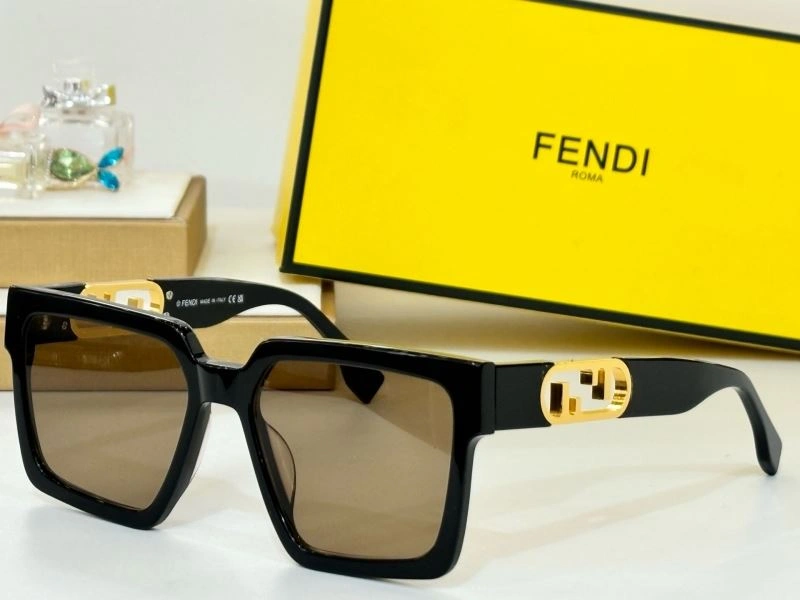 Versatile Fendi Sunglasses 279353