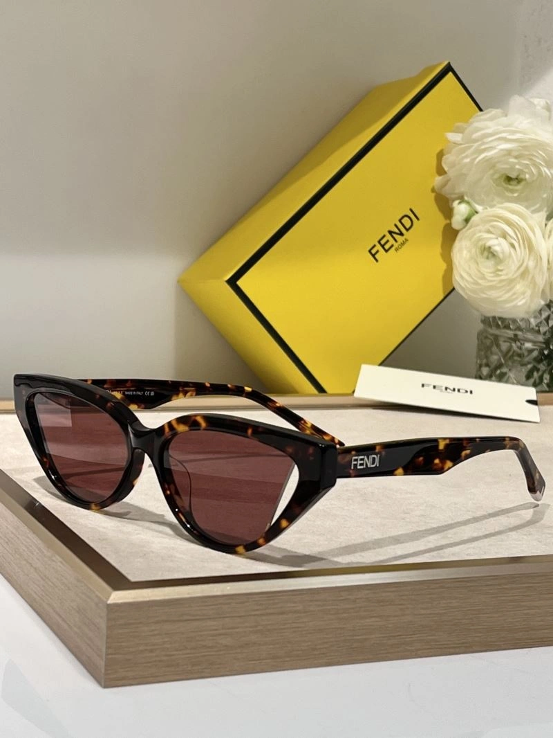 Fendi Sunglasses Supportive 279345