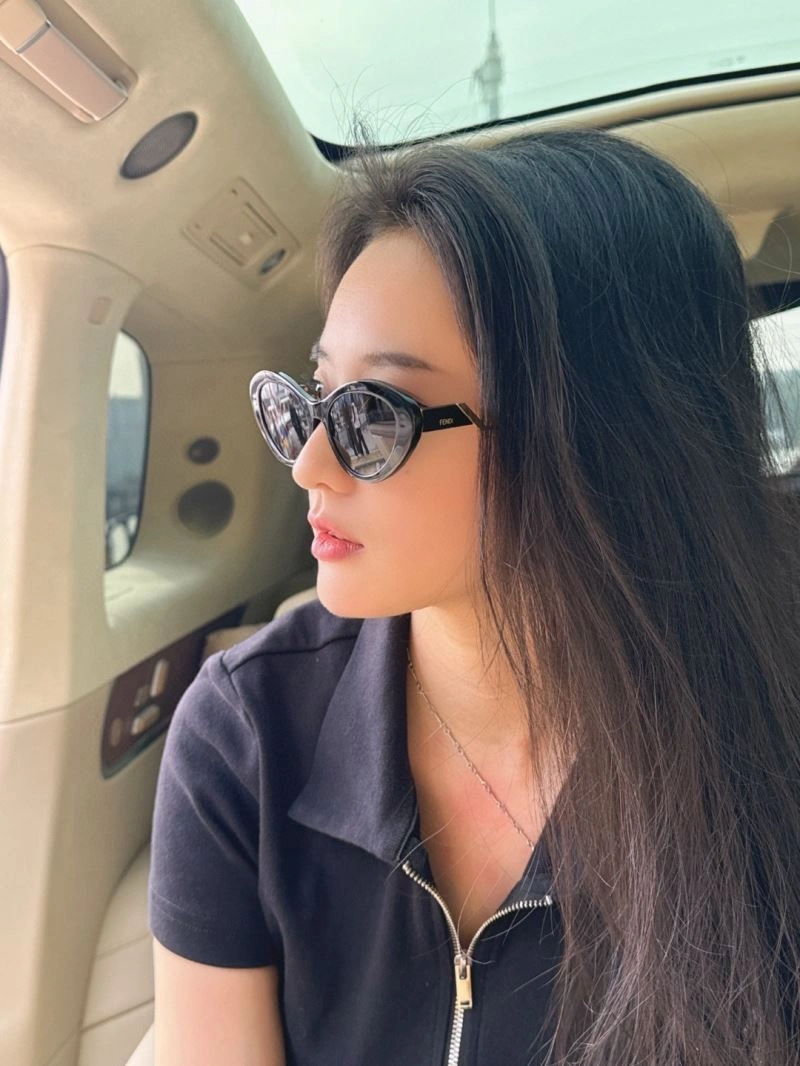 Fendi Sunglasses Fashionable 279318