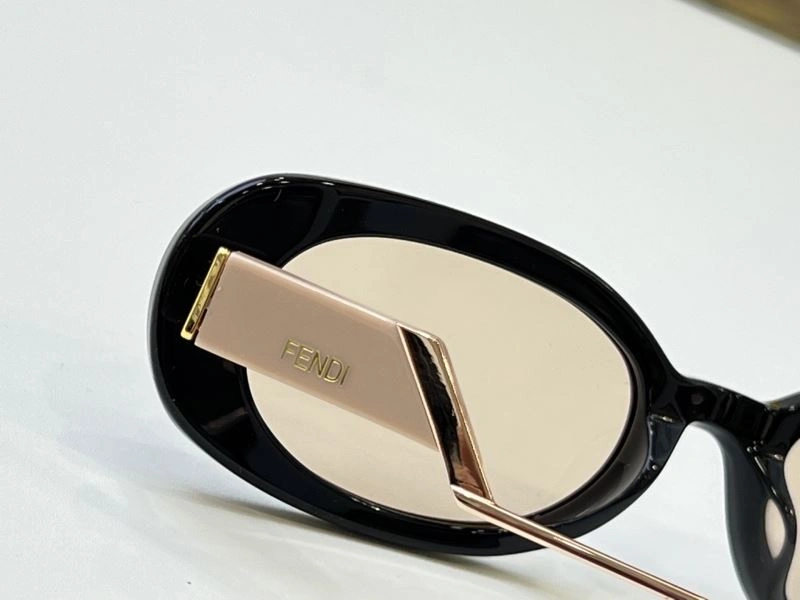 WellDesigned Fendi Sunglasses 279316