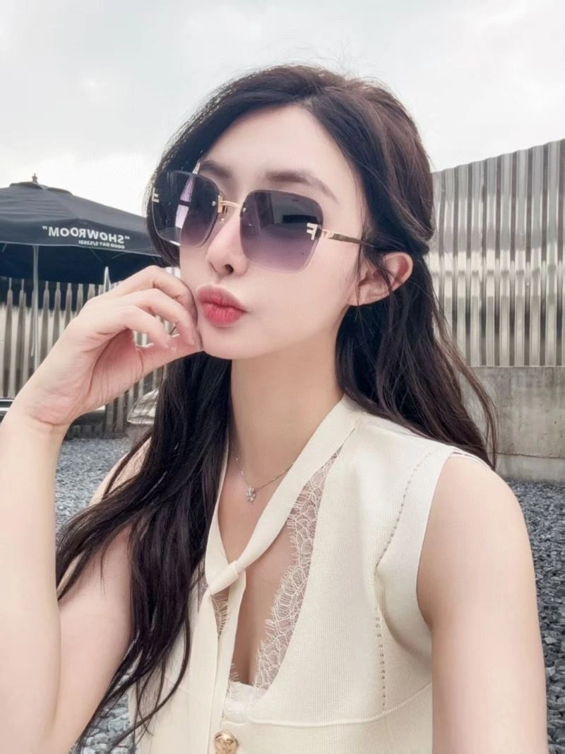 Lightweight Fendi Sunglasses 279308